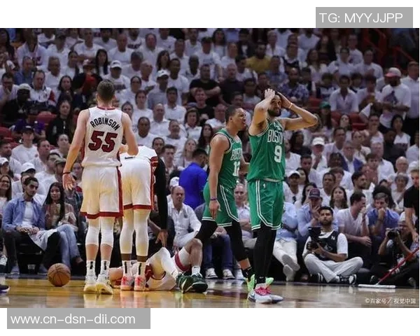 勇士与活塞激战正酣球场上演精彩对决引发球迷热议